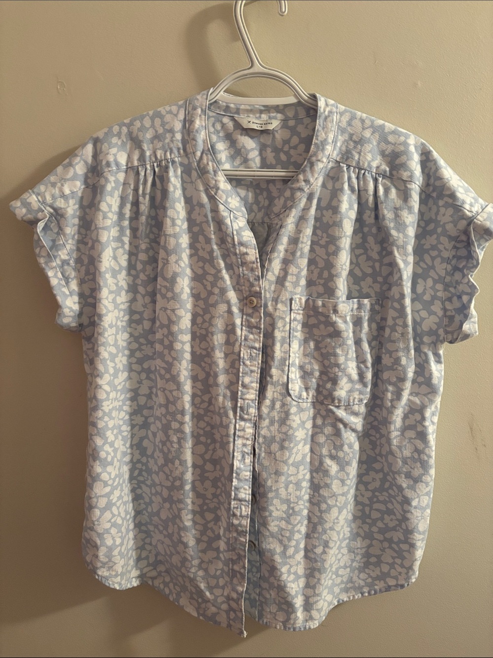 Denver Hayes Pale Blue Floral Button-Front Blouse